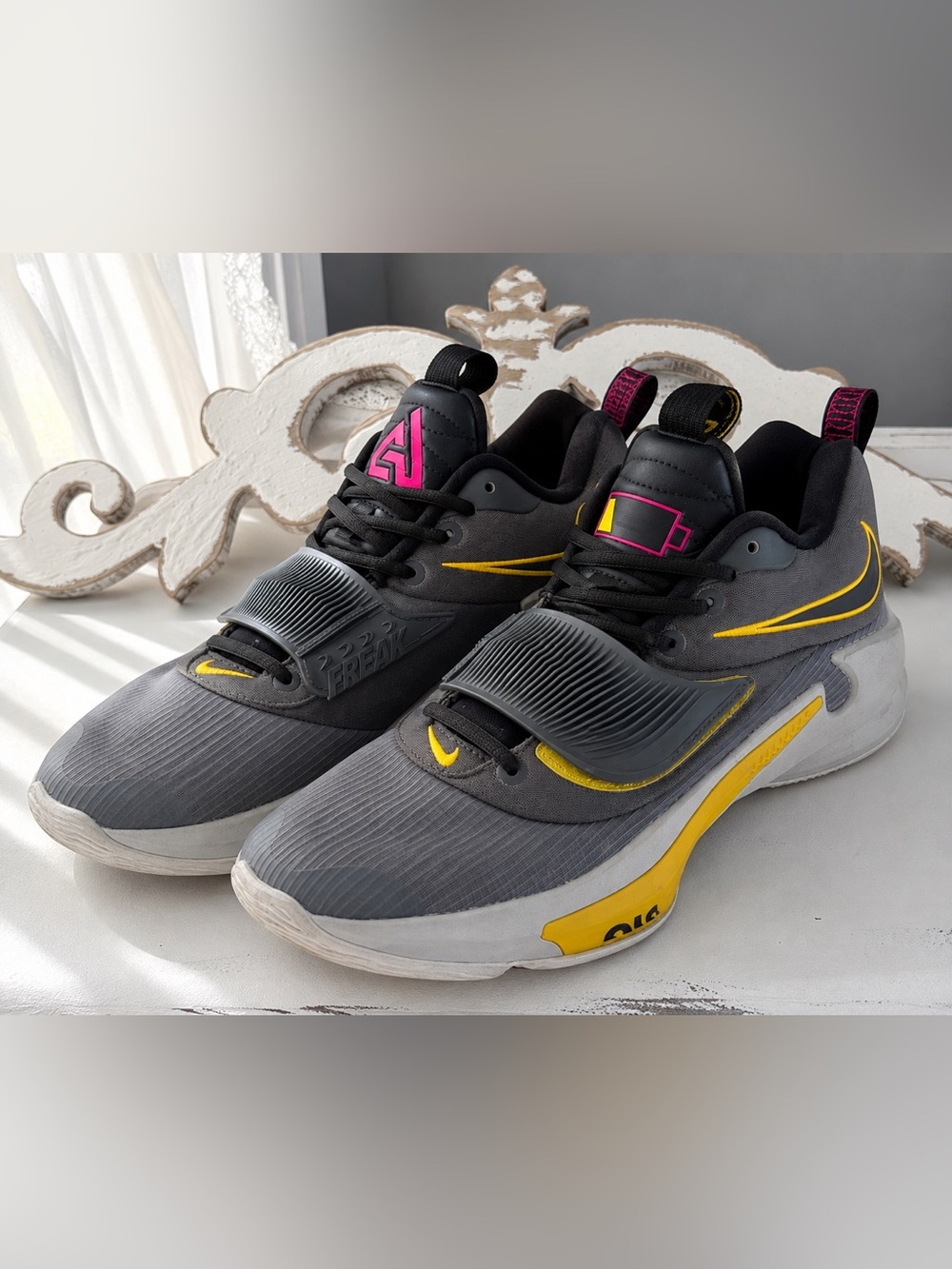 Nike Zoom Freak 3 Size 13 Grey Yellow Pink Giannis Basketball Shoes DA0694-006